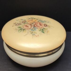 VGT, Italian Alabaster Large Yellow Round Lidded Trinket Box.